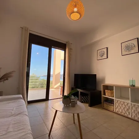 Apartment Seaview With Shared Pool, Almyrida